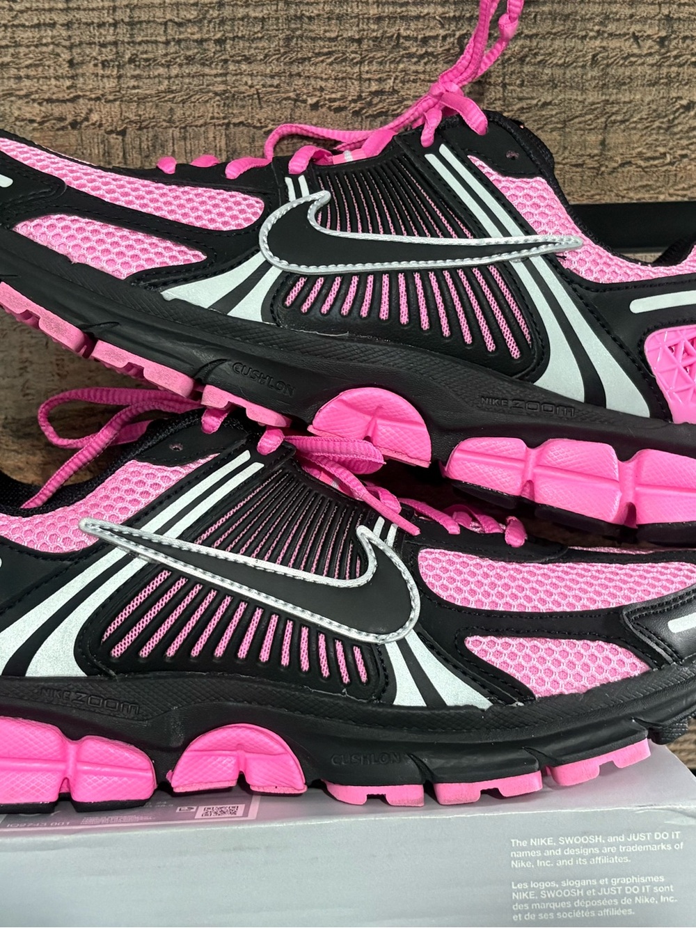 Nike Vermeros Women's Running Shoes - Pink & Black
